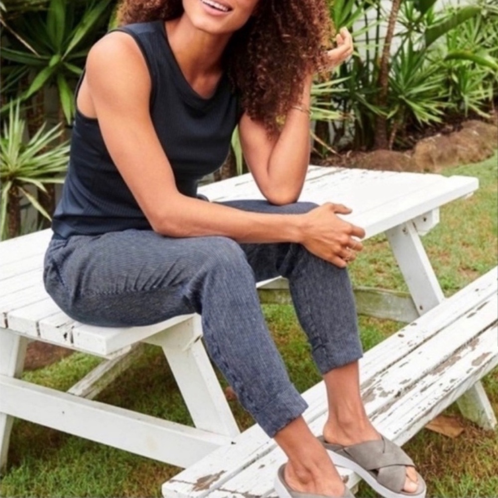 Athleta Stripe Bali 100% Linen Cuff Jogger Pants Navy Blue White Size 0.     B